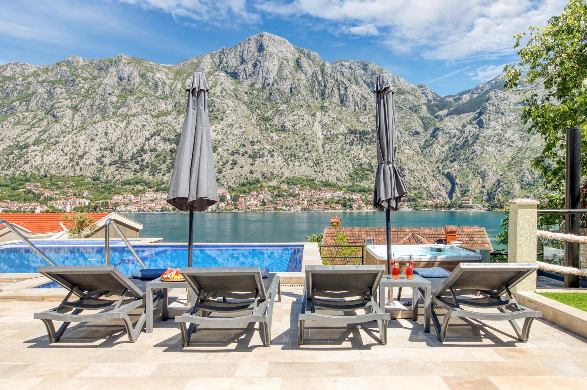 Dekaderon Lux Apartments Cattaro Esterno foto