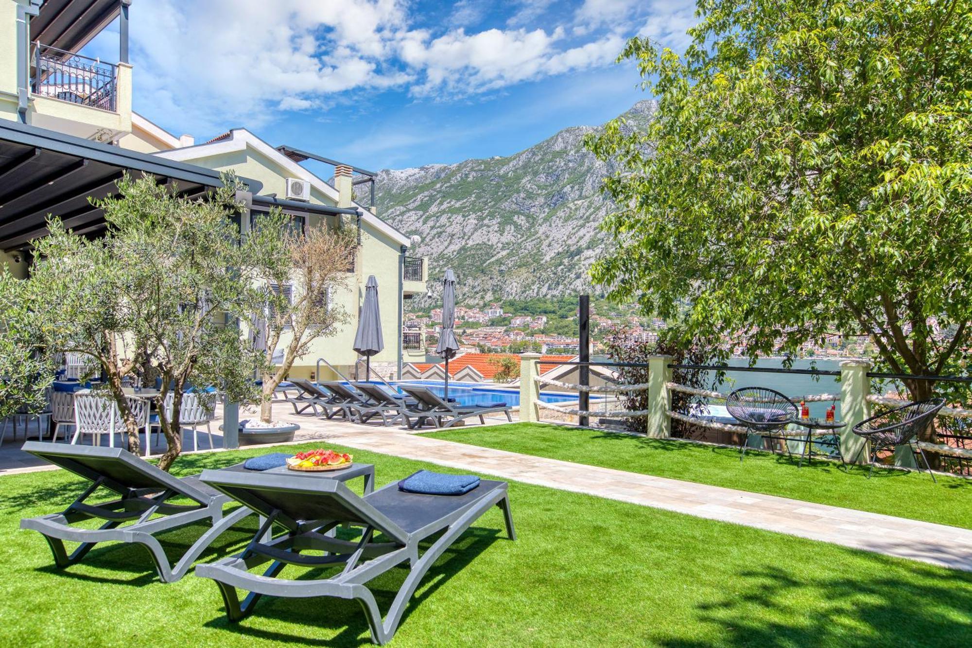 Dekaderon Lux Apartments Cattaro Esterno foto