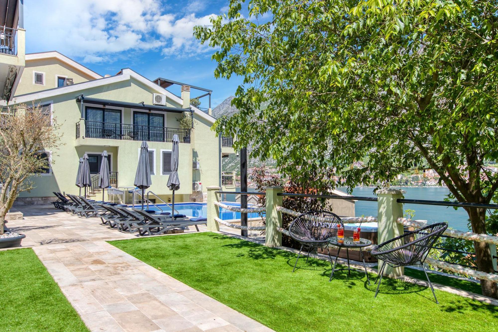 Dekaderon Lux Apartments Cattaro Esterno foto
