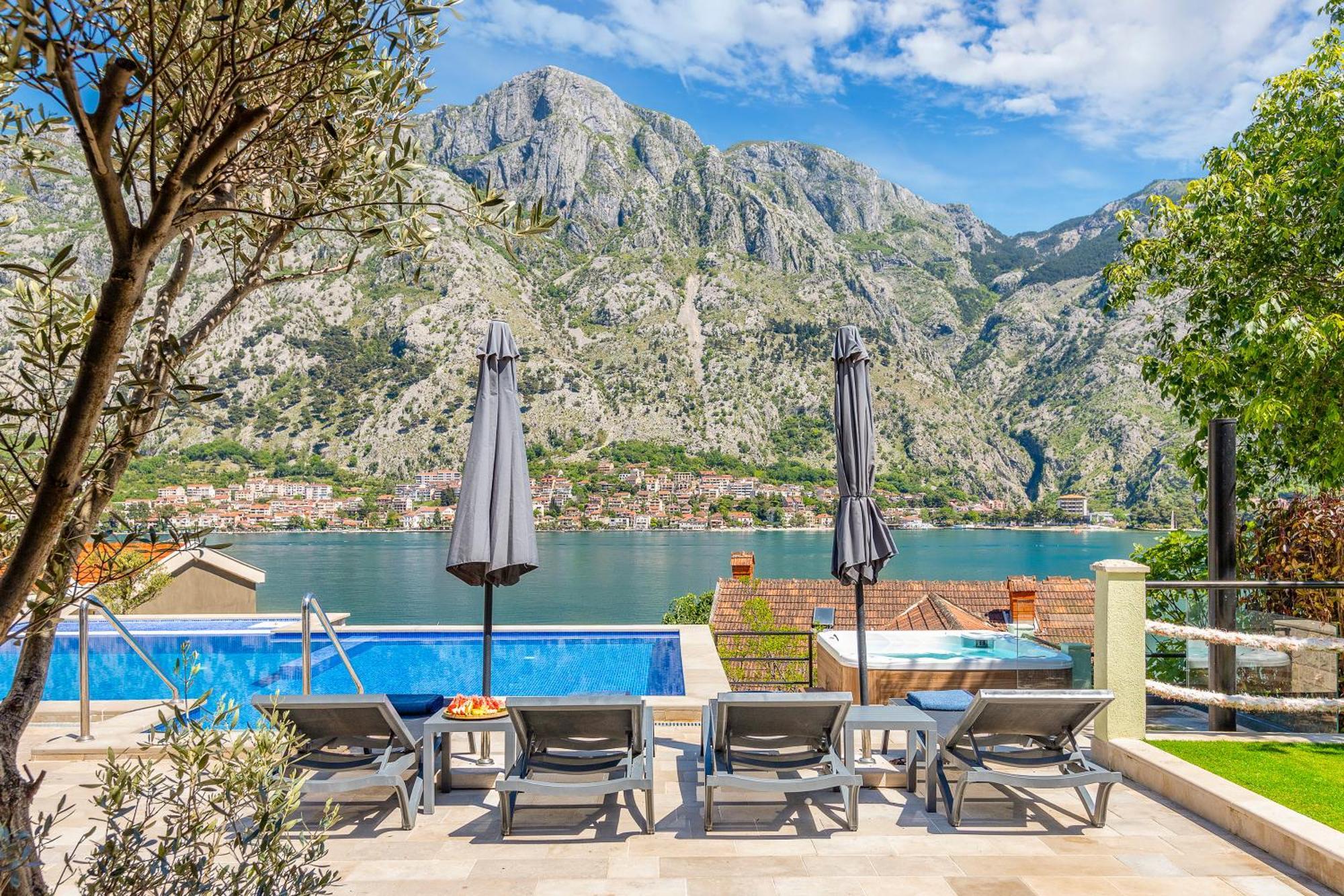 Dekaderon Lux Apartments Cattaro Esterno foto
