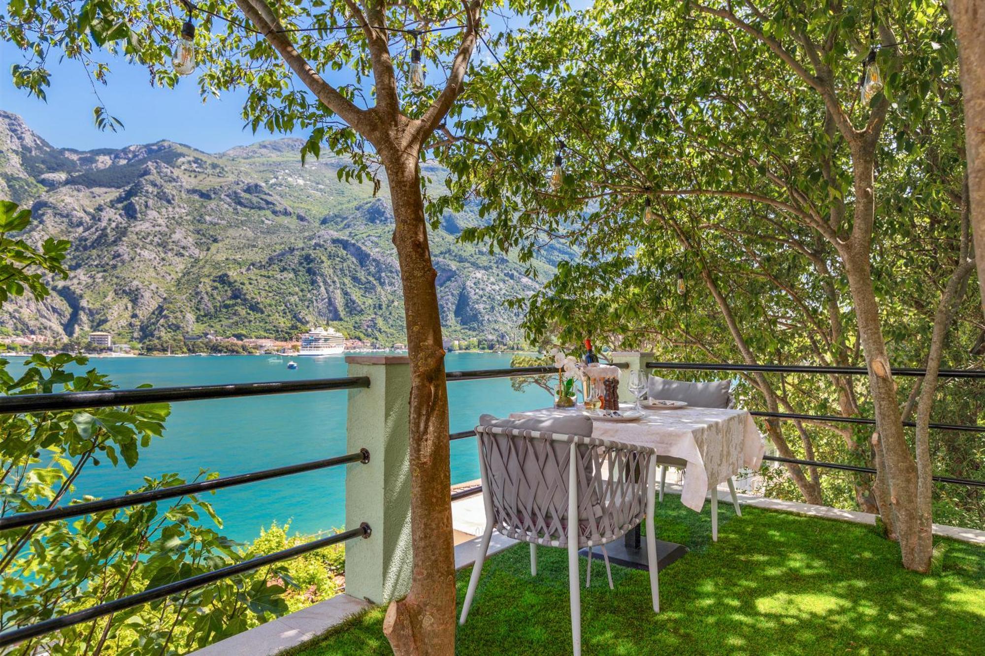 Dekaderon Lux Apartments Cattaro Esterno foto