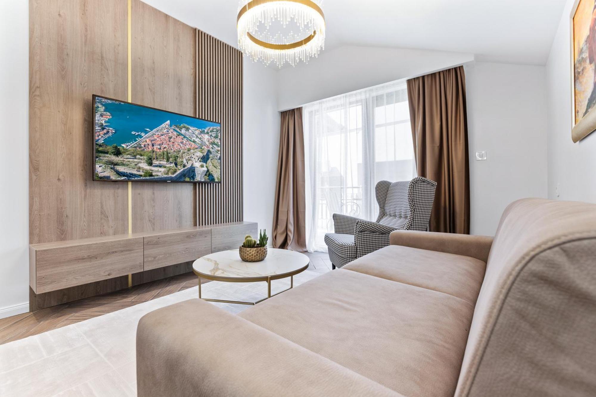 Dekaderon Lux Apartments Cattaro Esterno foto