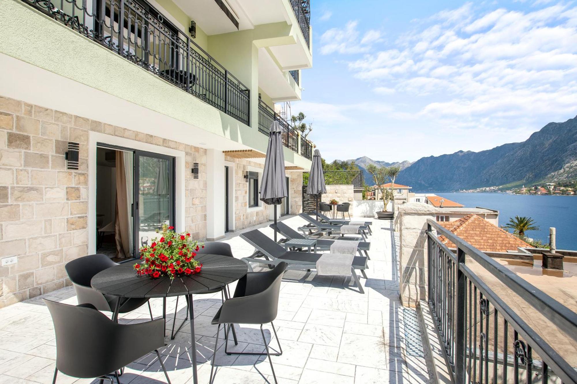 Dekaderon Lux Apartments Cattaro Esterno foto